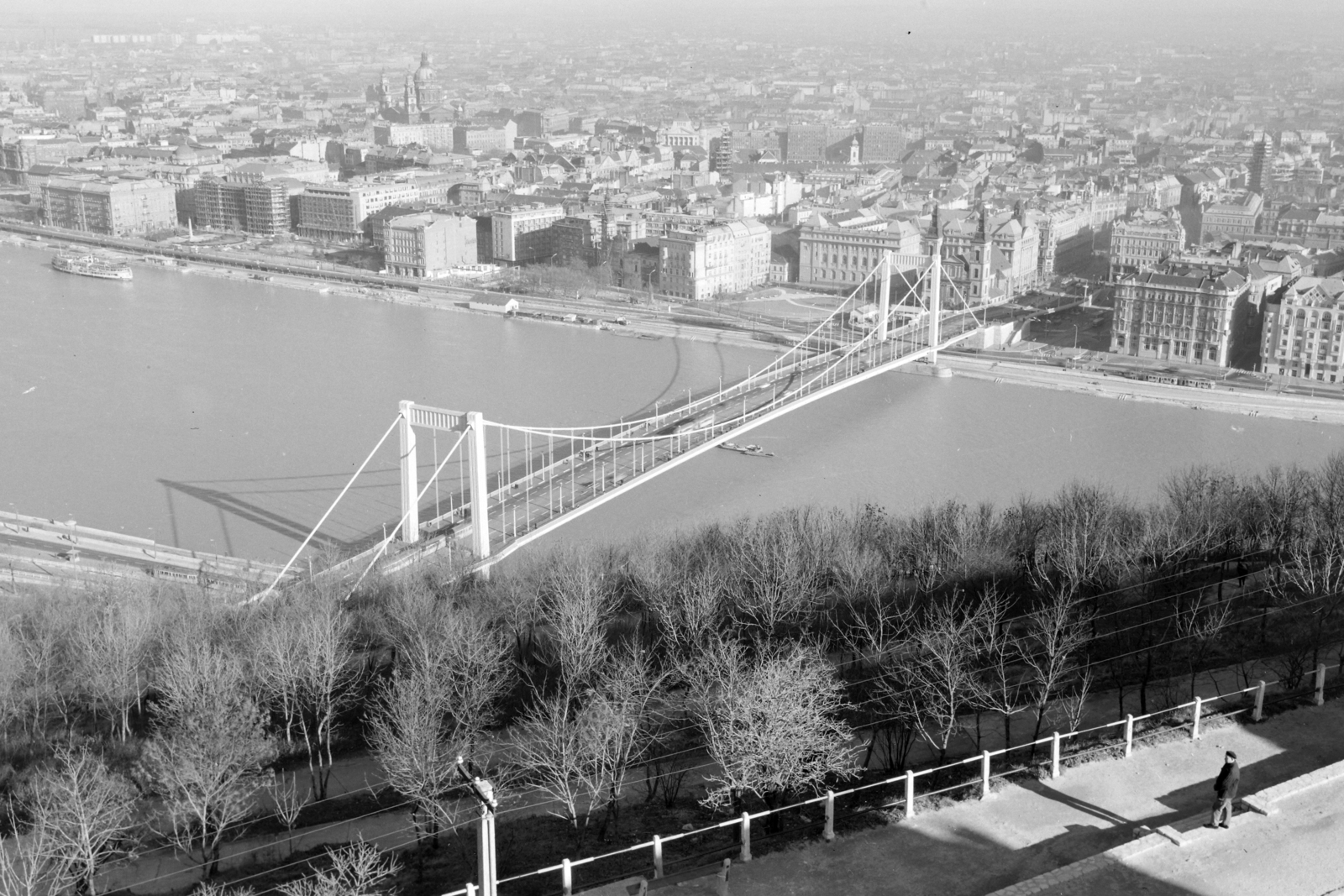 Hungary, Budapest I., kilátás az Erzsébet híd és a Bazilika felé., 1965, UVATERV, Danube, Budapest, suspension bridge, Pál Sávoly-design, Fortepan #97115