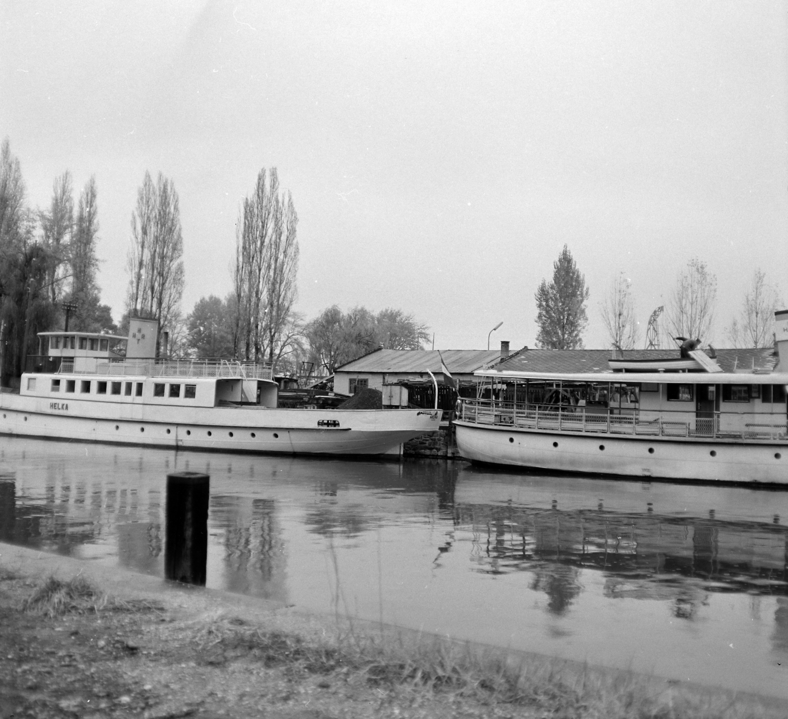Hungary,Lake Balaton, Siófok, a kikötő hátsó öble, Helka és Szigliget motoros személyhajók., 1965, UVATERV, Kelén ship, Szigliget-ship, Fortepan #97135