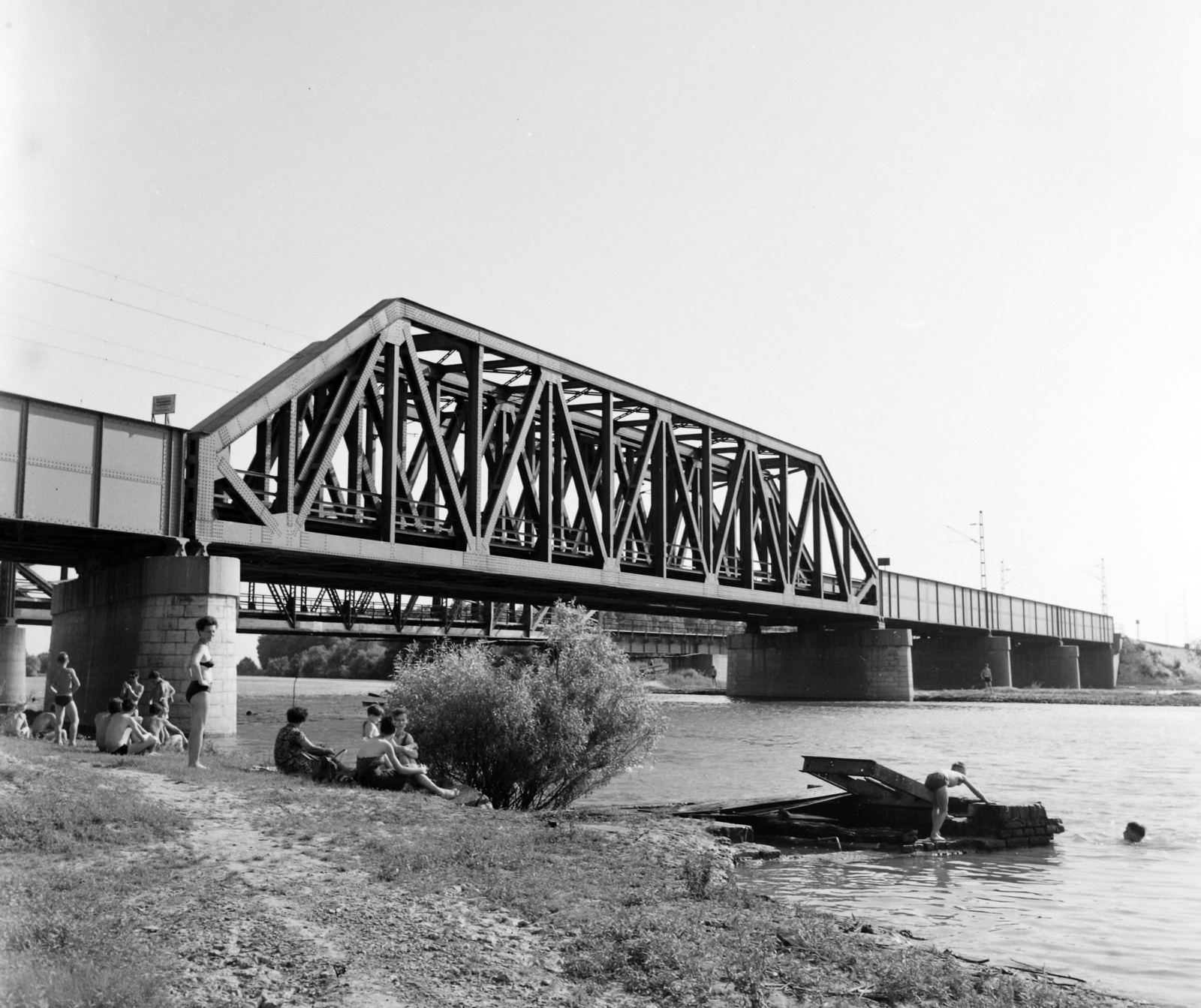 Magyarország, Győr, vasúti hídak a Rába folyó felett., 1967, UVATERV, vasúti híd, rácsos tartó, Fortepan #97286