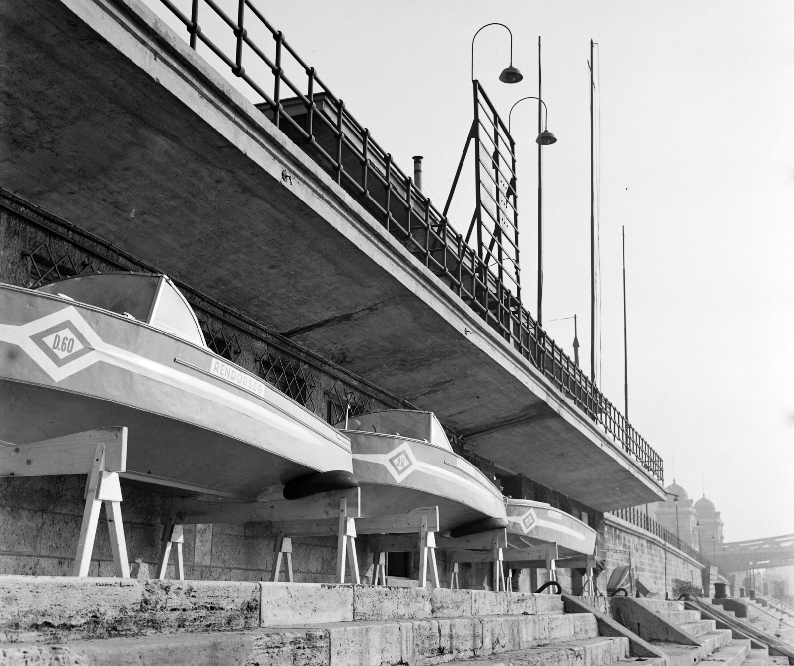Hungary, Budapest V., Belgrád rakpart, a MAHART nemzetközi hajóállomásának épülete., 1968, UVATERV, motorboat, Budapest, Fortepan #97416