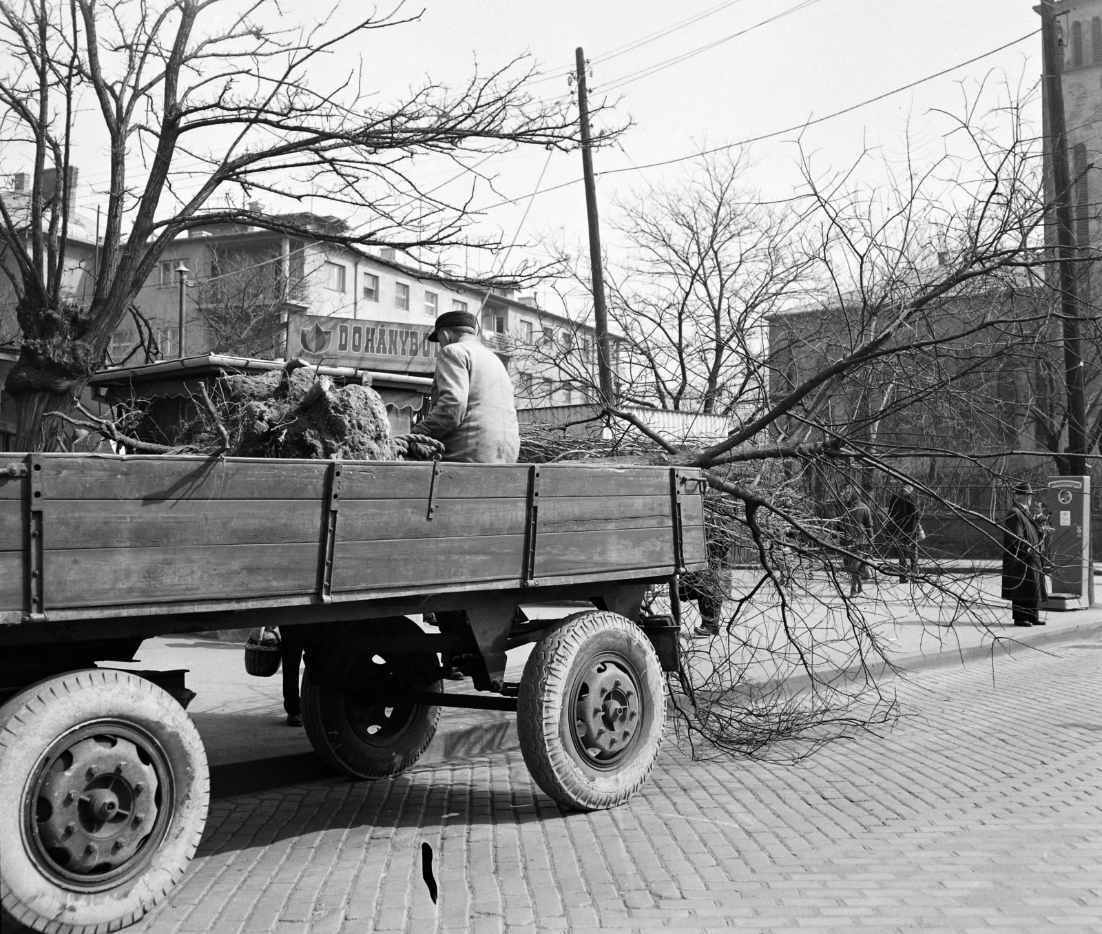 Magyarország, Óbuda, Budapest III., Kórház utca, jobbra a Szent József Otthon és Kápolna., 1968, UVATERV, Budapest, Fortepan #97426