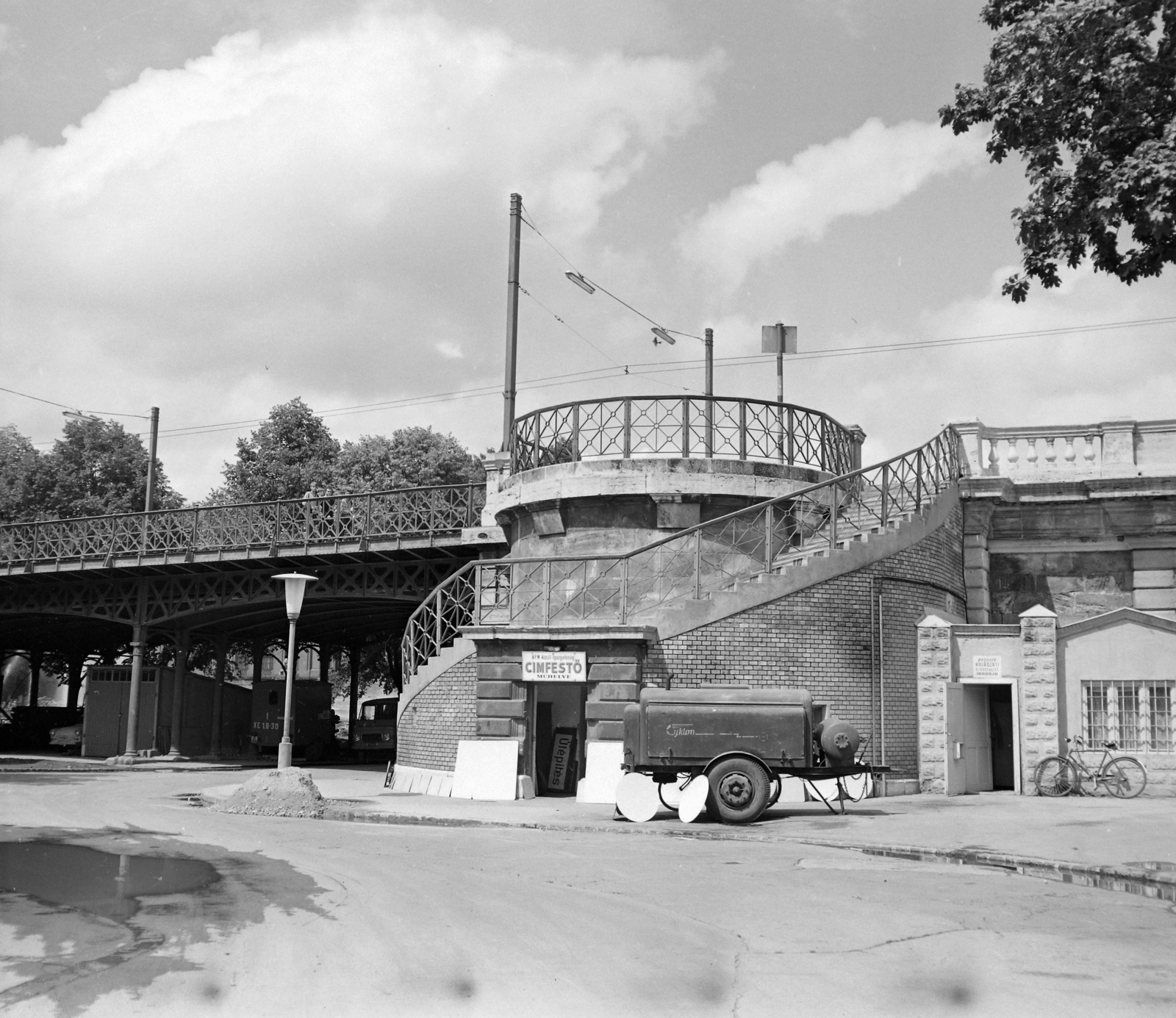 Hungary, Szeged, Roosevelt tér, a Belvárosi híd gyalogos feljárója., 1968, UVATERV, bridge, Csepel-brand, compressor, Fortepan #97464