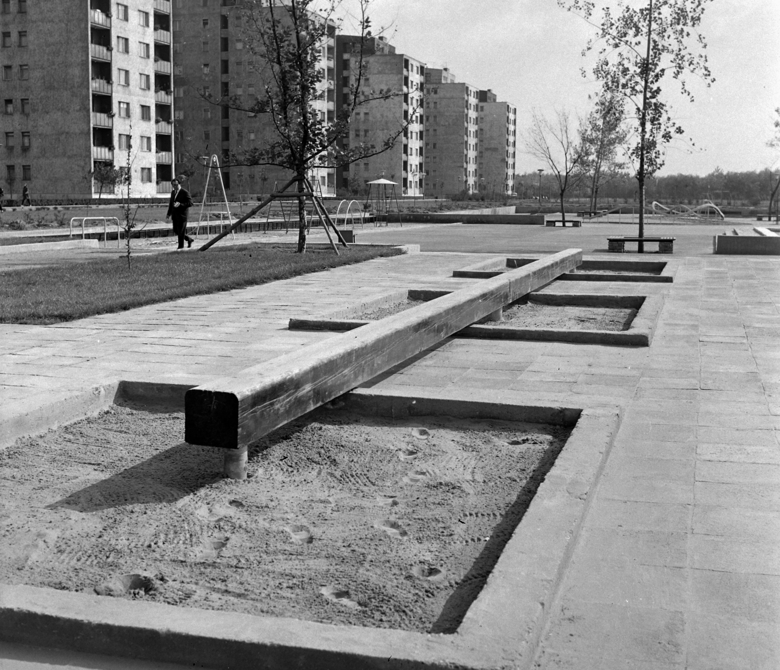 Magyarország, Budapest IX., József Attila lakótelep, Nagyjátszó a Dési Huber utca és a Csengettyű utca között., 1968, UVATERV, lakótelep, Budapest, Fortepan #97522