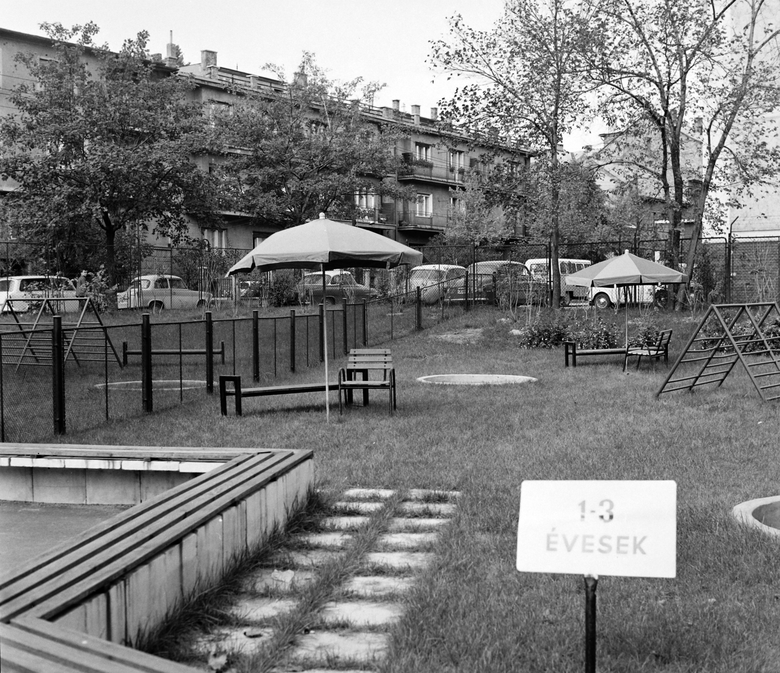 Hungary, Budapest XI., Dávid Ferenc utca, játszótér., 1968, UVATERV, Budapest, sunshades, Fortepan #97526