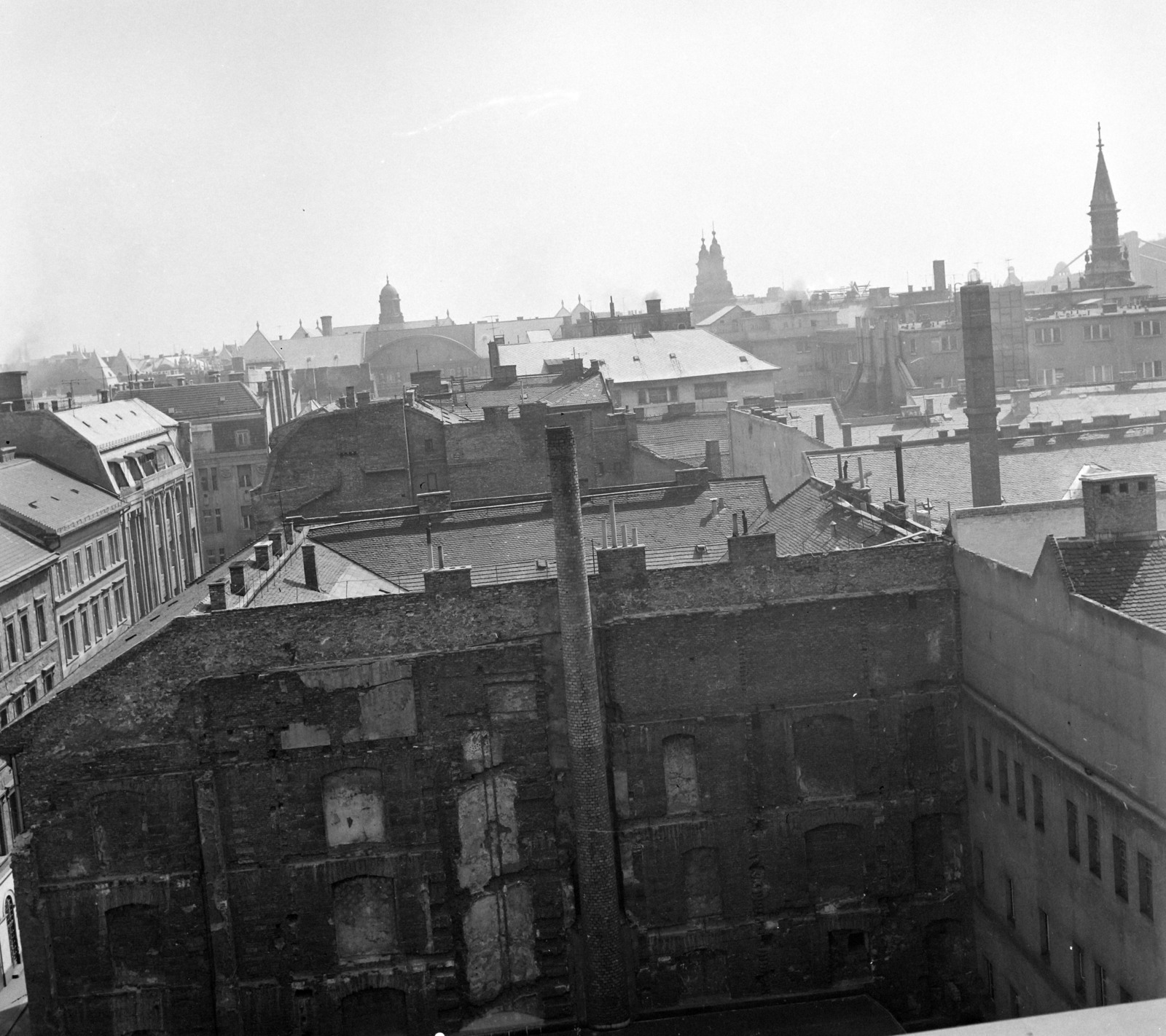 Hungary, Budapest V., belvárosi háztetők, balra az Aranykéz utca, előtérben a későbbi parkolóház helye., 1969, UVATERV, Budapest, Fortepan #97672