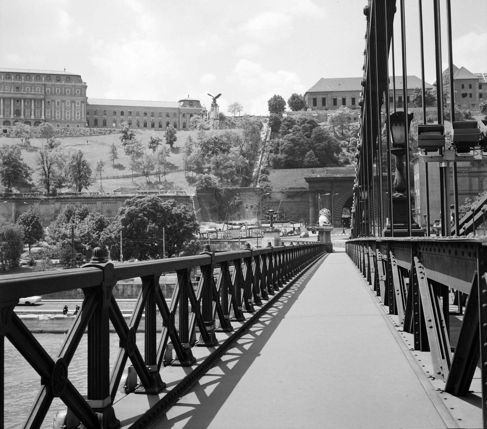 Hungary, Budapest I., Clark Ádám tér és a budai Vár a Széchenyi Lánchídról nézve., 1970, UVATERV, bridge, tunnel, Turul sculpture, Danube, Budapest, suspension bridge, William Tierney Clark-design, Fortepan #97838