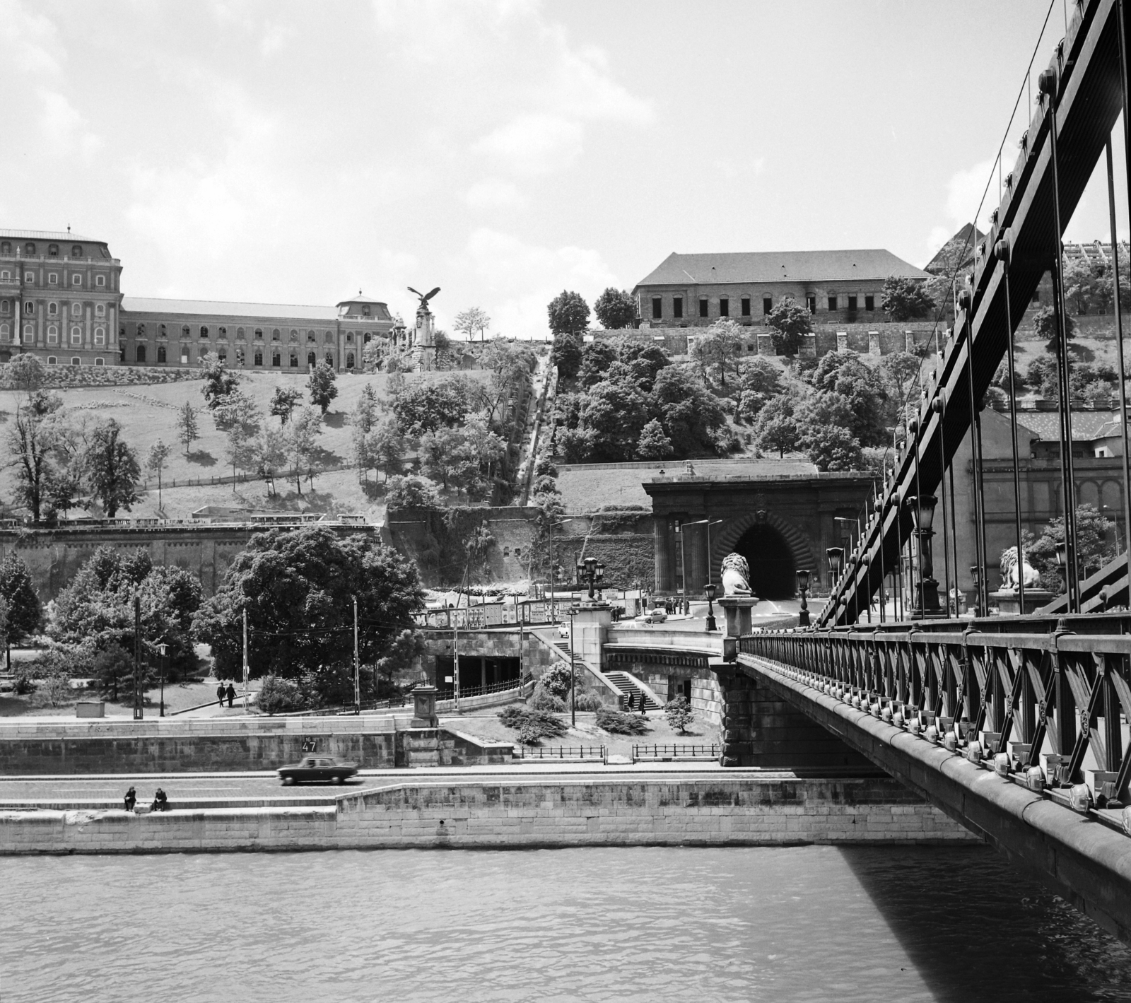 Hungary, Budapest I., Clark Ádám tér és a budai Vár a Széchenyi Lánchídról nézve., 1970, UVATERV, bridge, tunnel, Turul sculpture, Danube, Budapest, suspension bridge, William Tierney Clark-design, Fortepan #97839