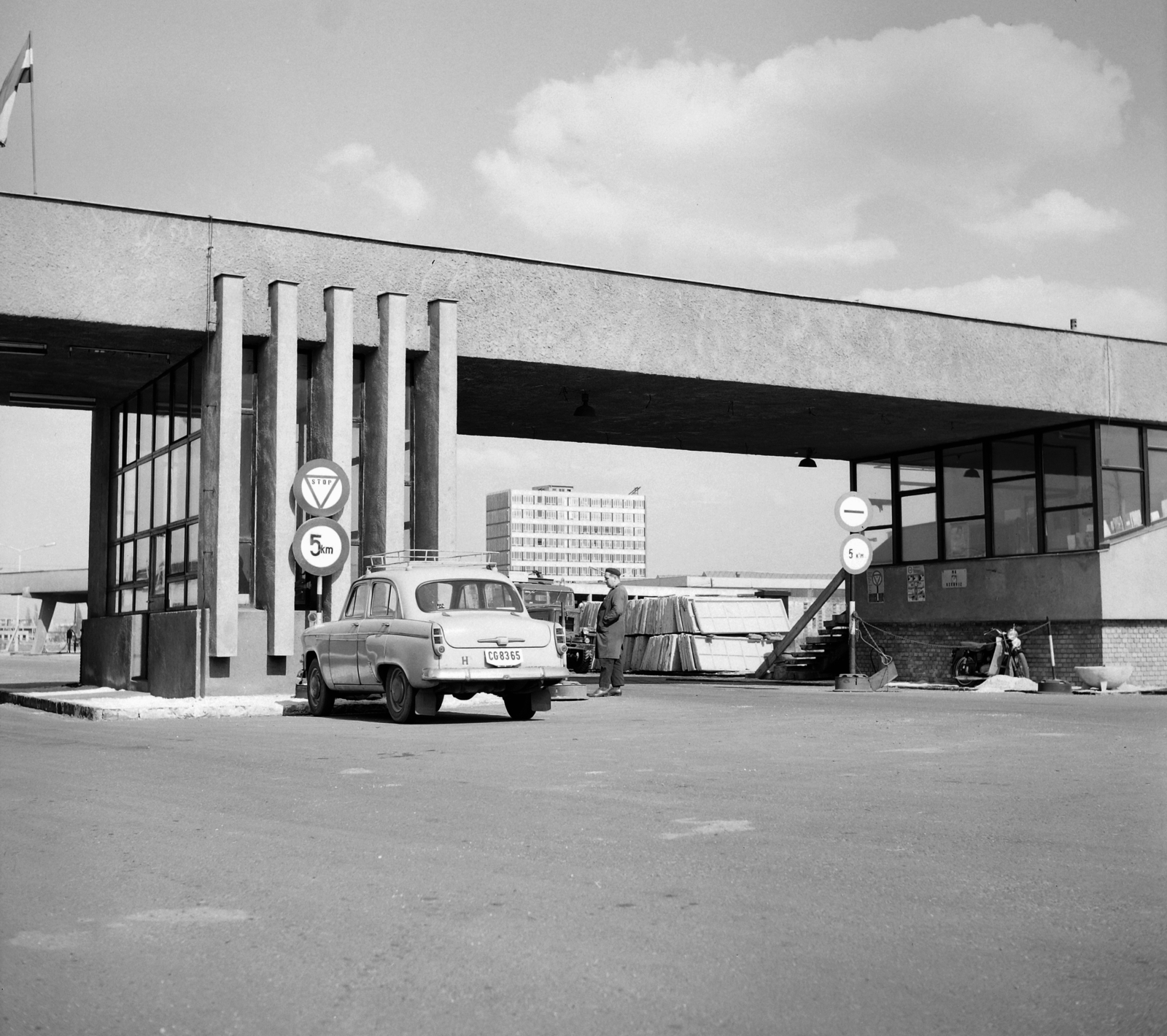 Hungary, Budapest XIV., Mexikói út 15-17., Volán 1. sz. Vállalat telephelye., 1970, UVATERV, Moskvitch-brand, number plate, Budapest, Fortepan #97844
