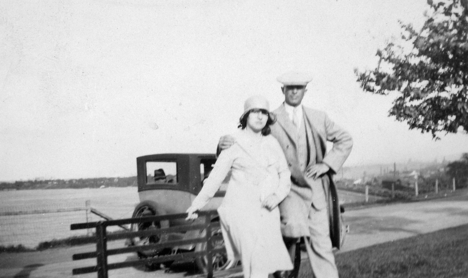 1927, Fortepan, travelling, man, woman, double portrait, automobile, arms around shoulders, Fortepan #9789