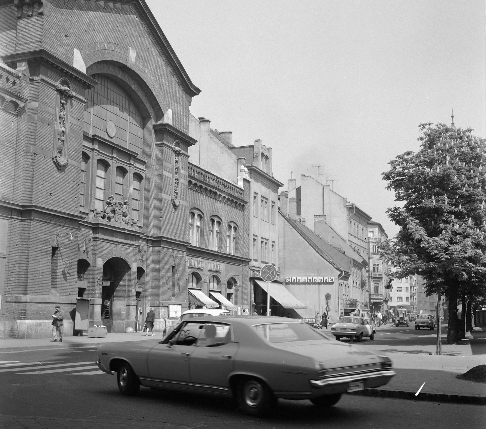 Hungary, Budapest I., Batthyány téri vásárcsarnok., 1971, UVATERV, Budapest, Pál Klunzinger-design, american brand, Fortepan #98064