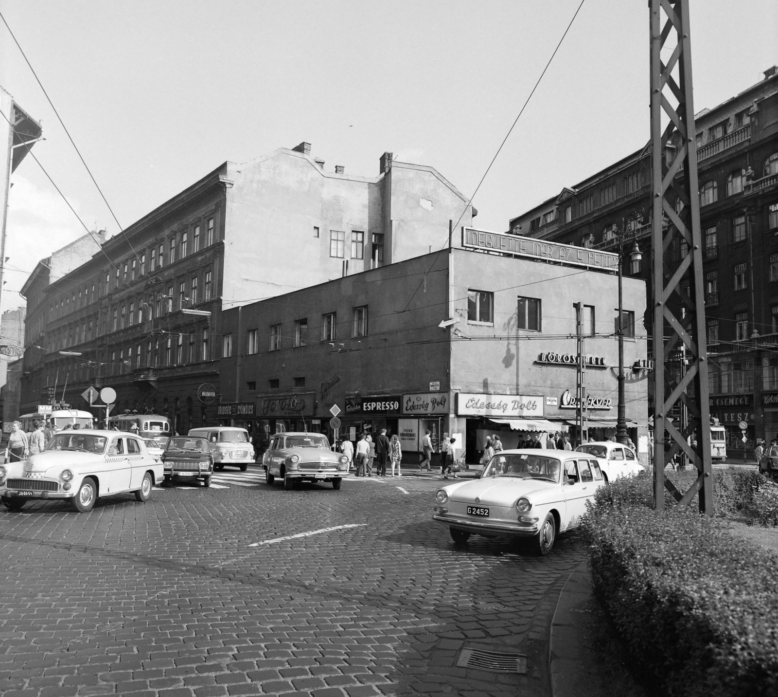 Hungary, Budapest VIII., Kálvin tér, balra a Baross utca., 1971, UVATERV, Volkswagen-brand, Budapest, Fortepan #98103