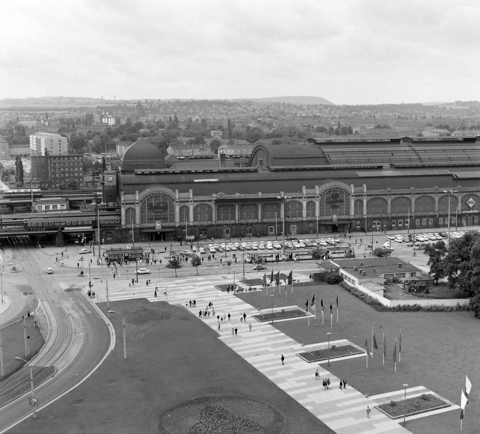 Németország, Drezda, Főpályaudvar a Wiener Platz (ekkor névtelen, később Leninplatz) felől nézve., 1971, UVATERV, NDK, Fortepan #98110