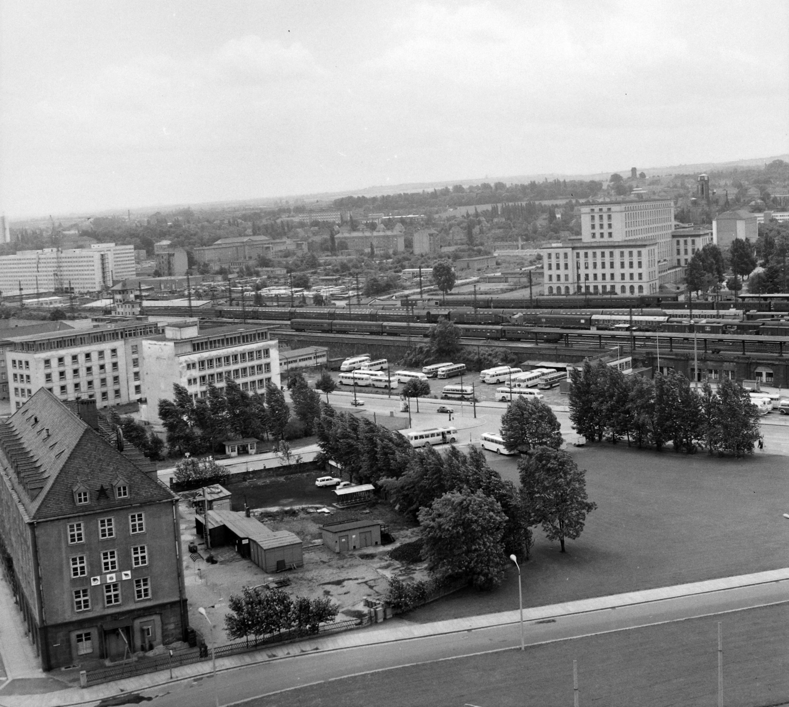 Germany, Dresden, kilátás a Hotel Pullman Dresden Newa-ból (Prager Strasse 2.) kelet felé., 1971, UVATERV, GDR, Fortepan #98111