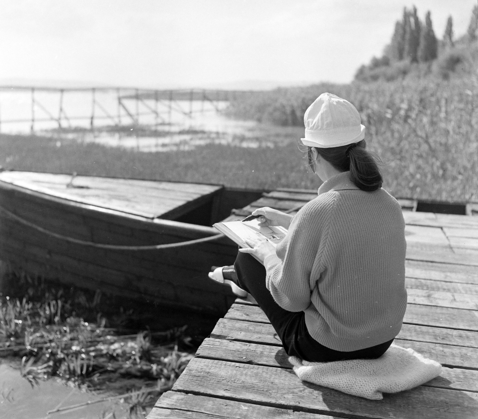 Magyarország,Balaton, Tihany, Balaton-part., 1971, UVATERV, olvasás, csónak, stég, Fortepan #98159