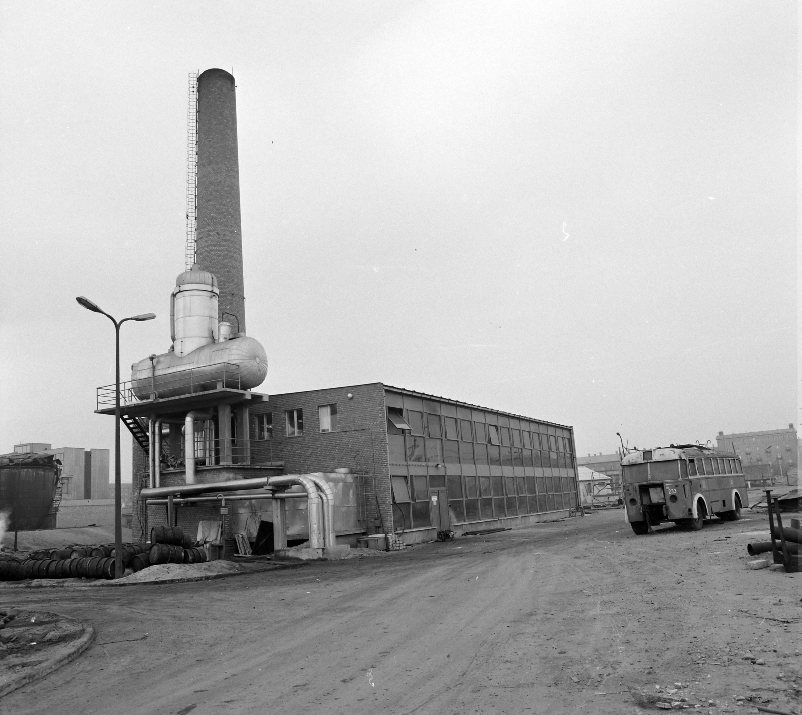 Magyarország, Budapest X., BKV Fehér úti főműhely., 1972, UVATERV, Ikarus-márka, járműroncs, Ikarus 60, Budapest, Fortepan #98203