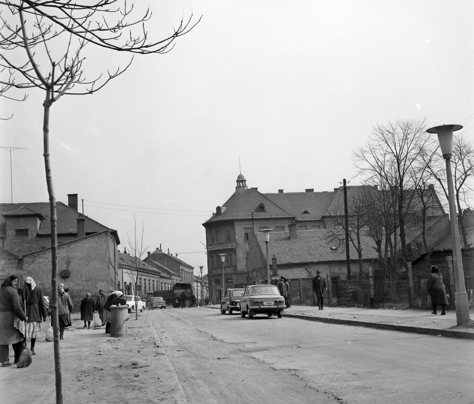 Hungary, Pécs, Móricz Zsigmond tér a Bajcsy-Zsilinszky utca felé nézve, szemben a Zólyom utca., 1972, UVATERV, Fortepan #98224
