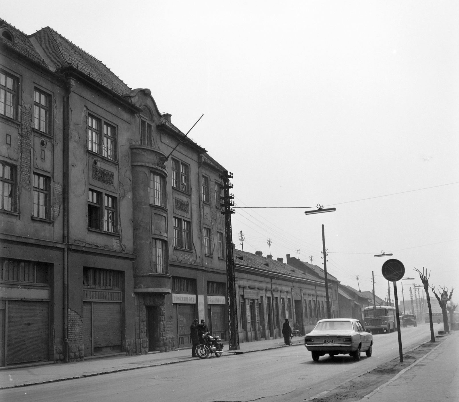 Hungary, Pécs, Bajcsy-Zsilinszky utca a Zólyom utcától a vasúti átjáró felé nézve., 1972, UVATERV, Fortepan #98226