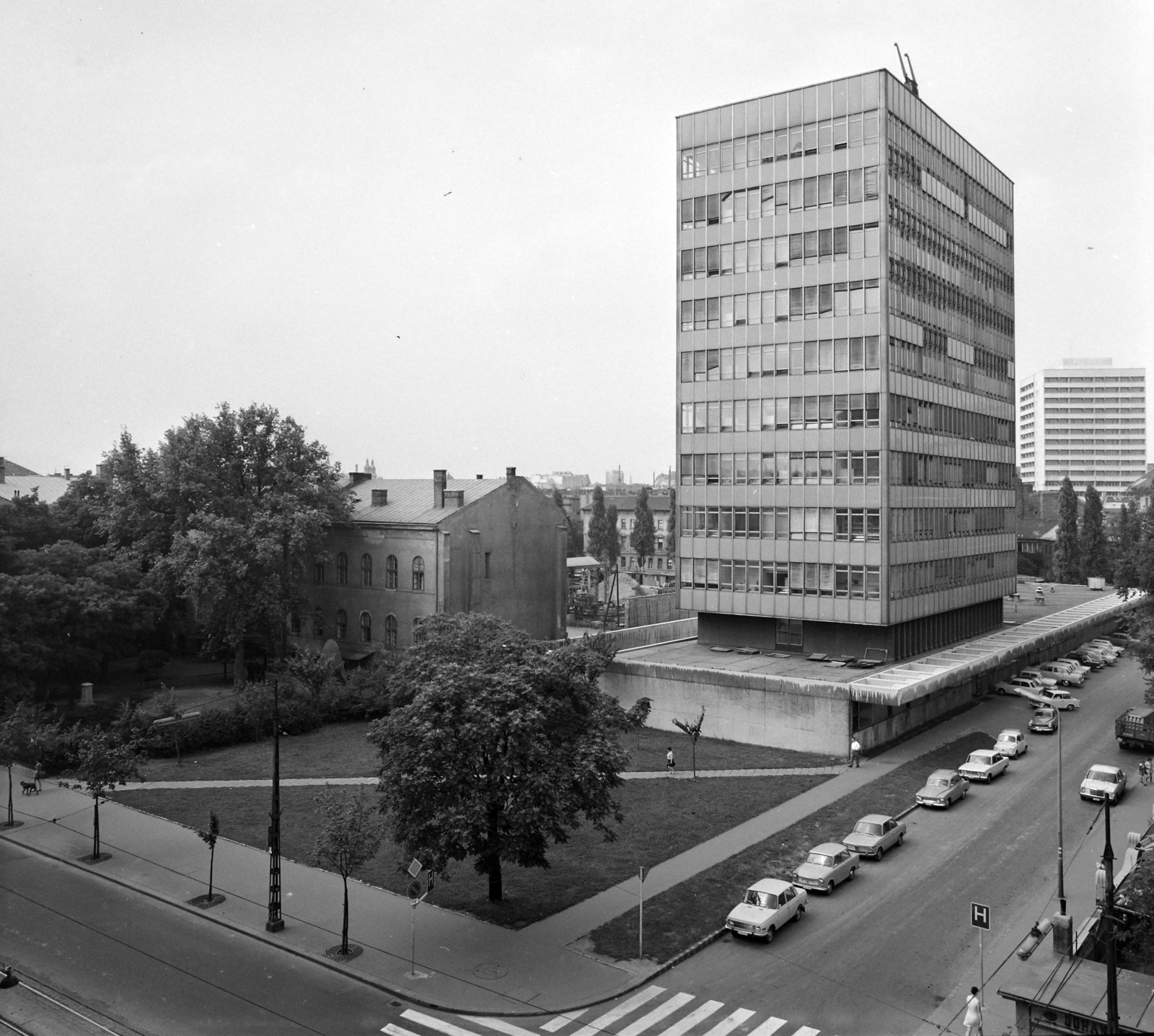 Hungary, Budapest VIII., Szigony utca, a Kísérleti Orvostudományi Kutató Intézet épülete az Üllői út felől nézve., 1972, UVATERV, Budapest, Fortepan #98262