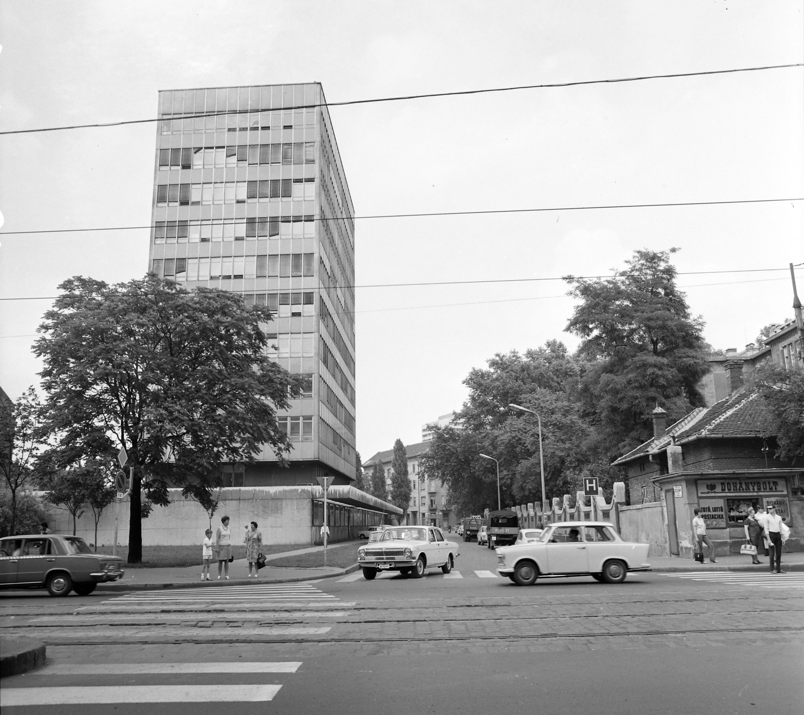 Hungary, Budapest VIII., Üllői út, szemben a Szigony utcában a Kísérleti Orvostudományi Kutató Intézet épülete., 1972, UVATERV, Budapest, Fortepan #98263