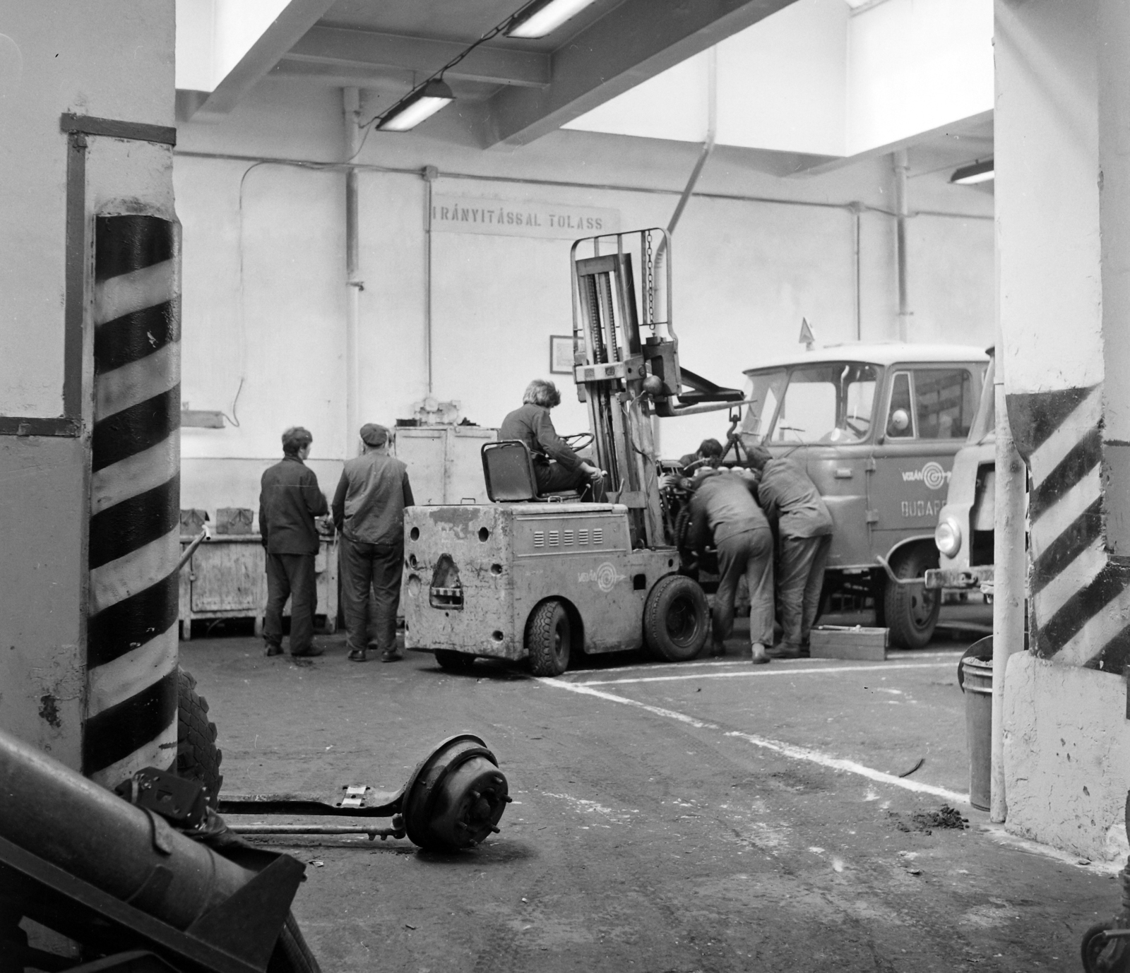 Hungary, Budapest IX., Dandár utca 23., Volán 1. sz. Vállalat 5. sz. Üzemegység, Javító Műhely., 1972, UVATERV, commercial vehicle, trolley, garage, Volán organisation, Budapest, Fortepan #98322