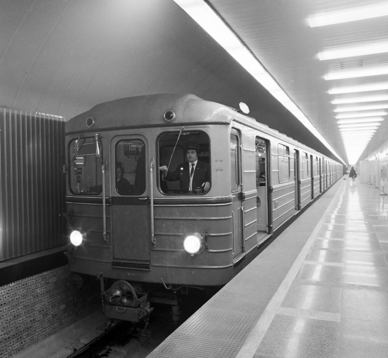 Hungary, Budapest I., Déli pályaudvar, metróvégállomás., 1973, UVATERV, subway station, Budapest, subway, Fortepan #98405
