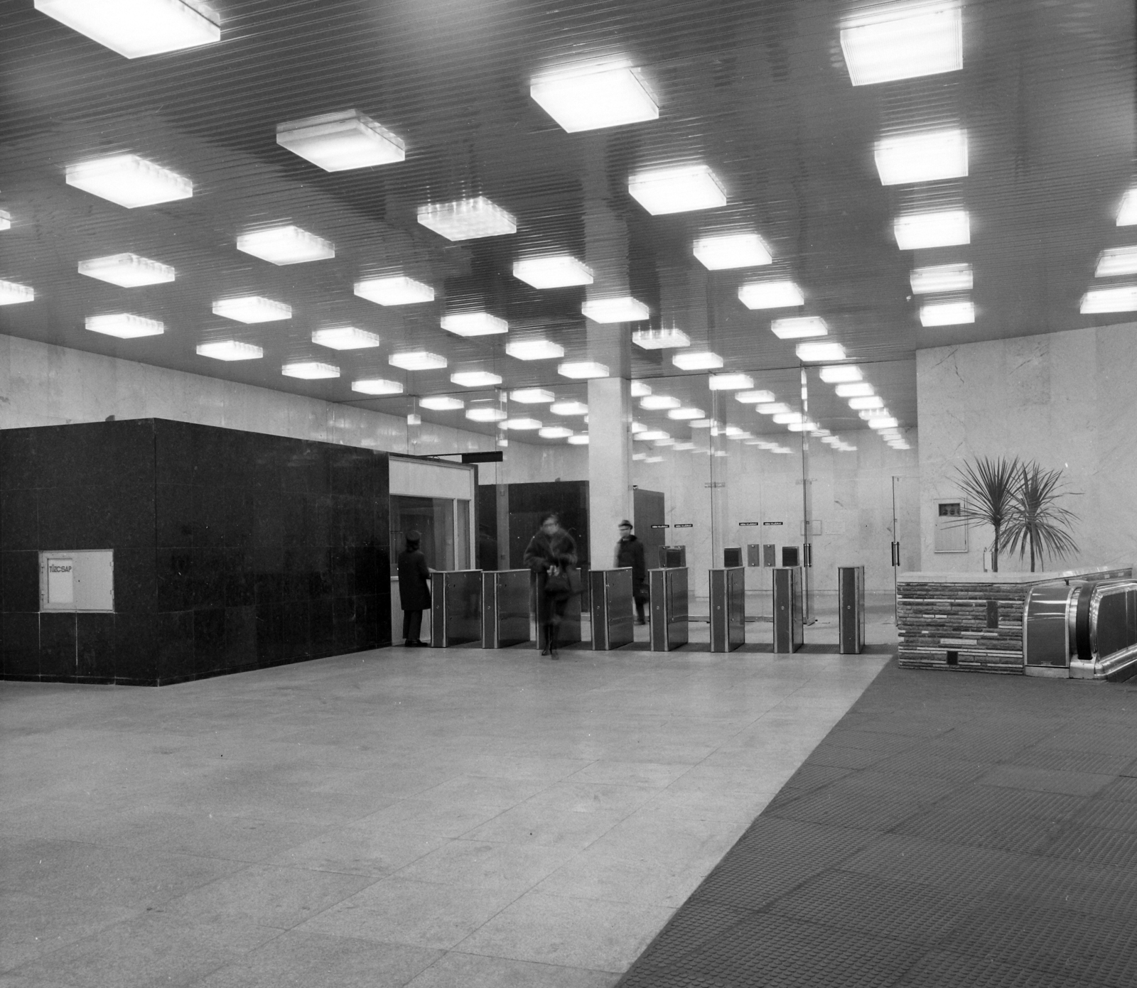 Hungary, Budapest V., Kossuth Lajos tér, a metró utascsarnoka., 1973, UVATERV, Budapest, Fortepan #98427