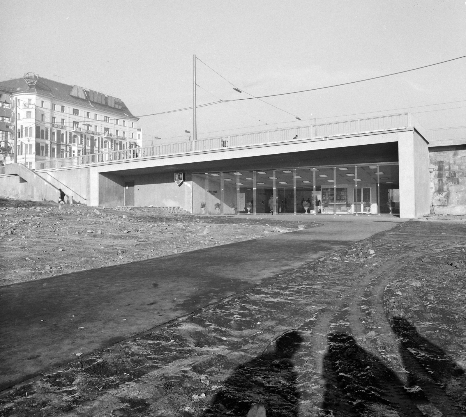 Magyarország, Budapest II., Margit híd budai hídfő, a HÉV megálló utascsarnoka a Bem rakpart felől nézve., 1973, UVATERV, Budapest, Fortepan #98437