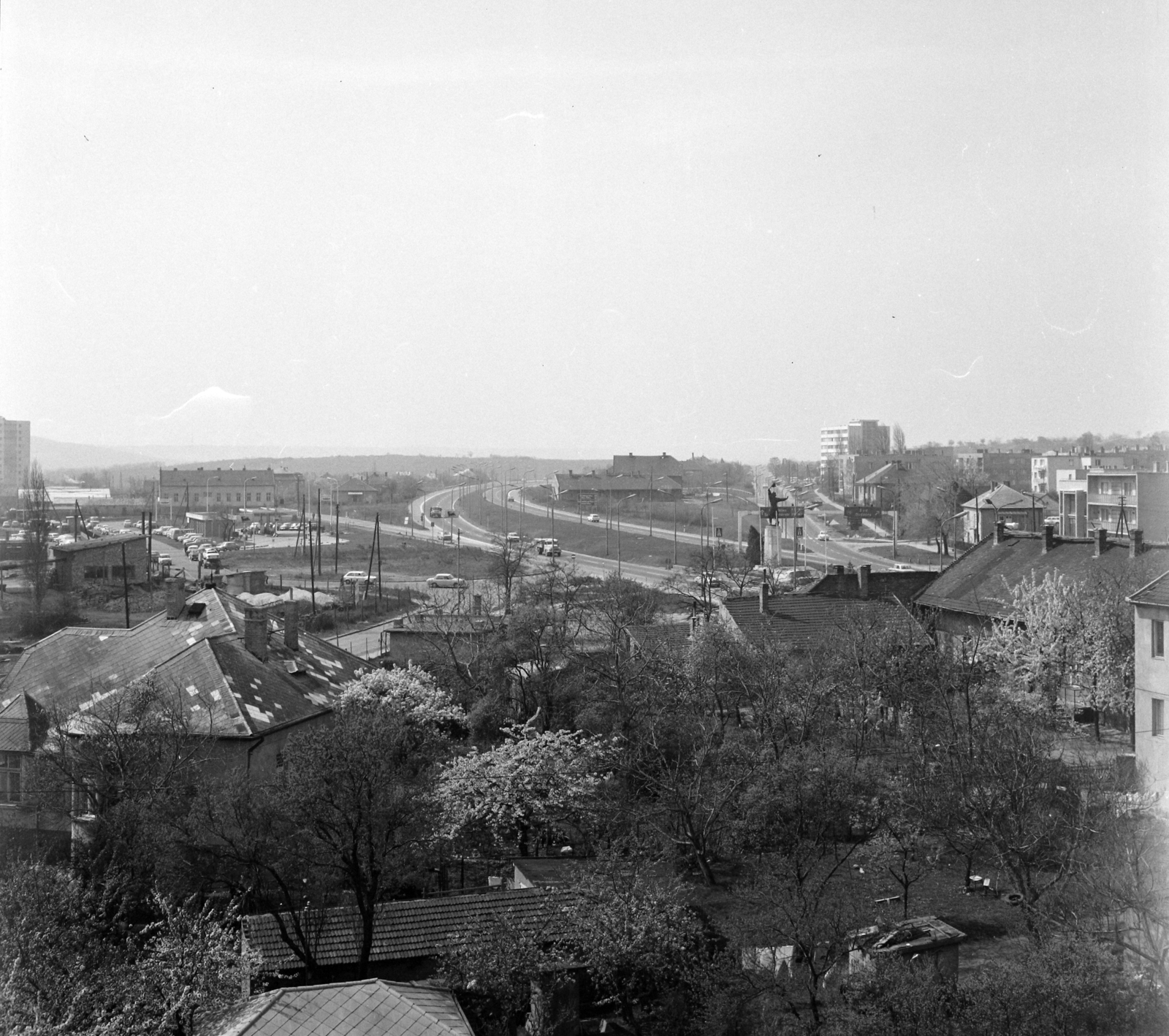 Magyarország, Budapest XI., kilátás a Hotel Wien-ből az Osztapenko szobor és az M1-M7 közös szakasza felé., 1972, UVATERV, Budapest, Fortepan #98472