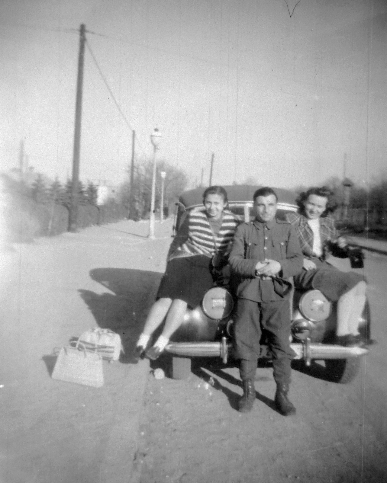 1949, Fortepan, Alfa-Romeo brand, Italian brand, automobile, sitting on a car, three people, Fortepan #9854