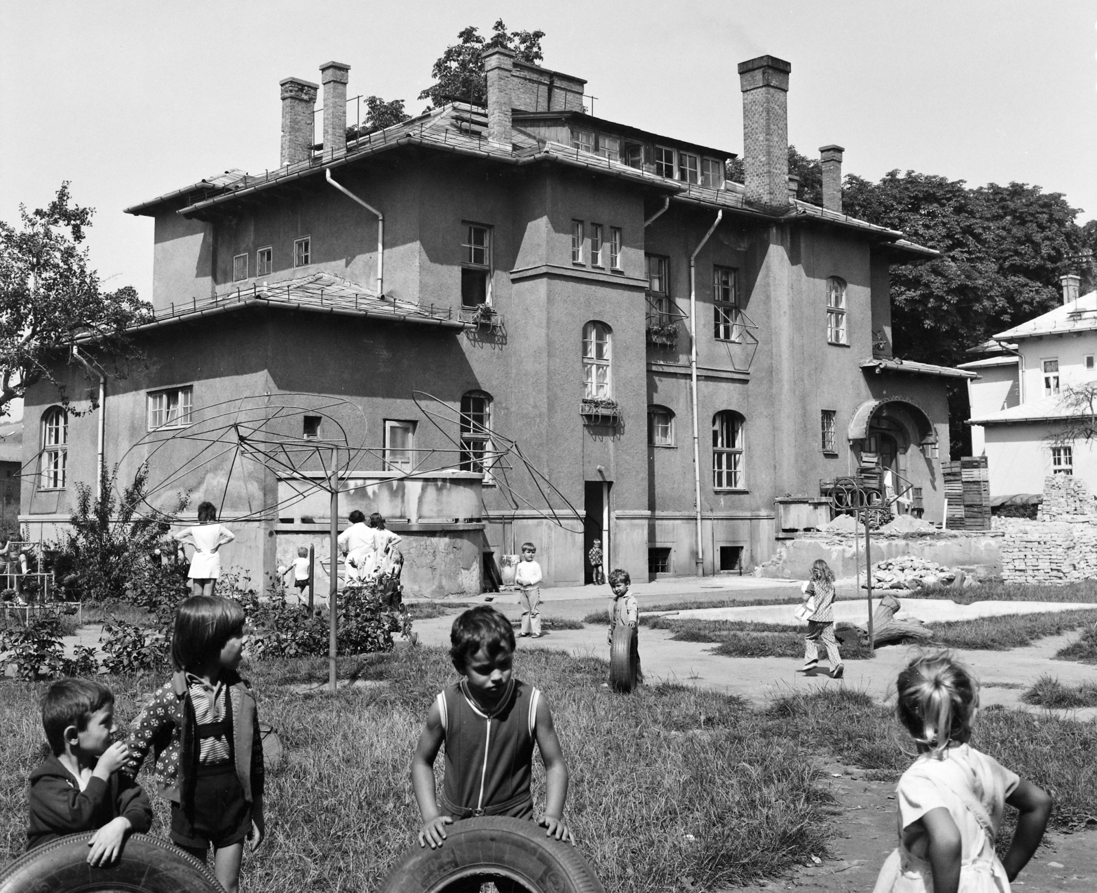 Magyarország, Salgótarján, a Bartók Béla utca 14. udvara., 1974, UVATERV, Fortepan #98682