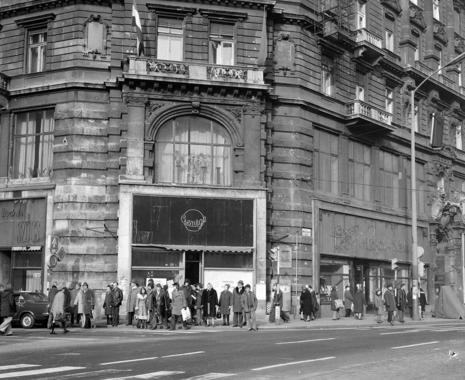 Magyarország, Budapest V., Petőfi Sándor utca - Kossuth Lajos utca sarok., 1975, UVATERV, Csemege vállalat, Budapest, Fortepan #98799