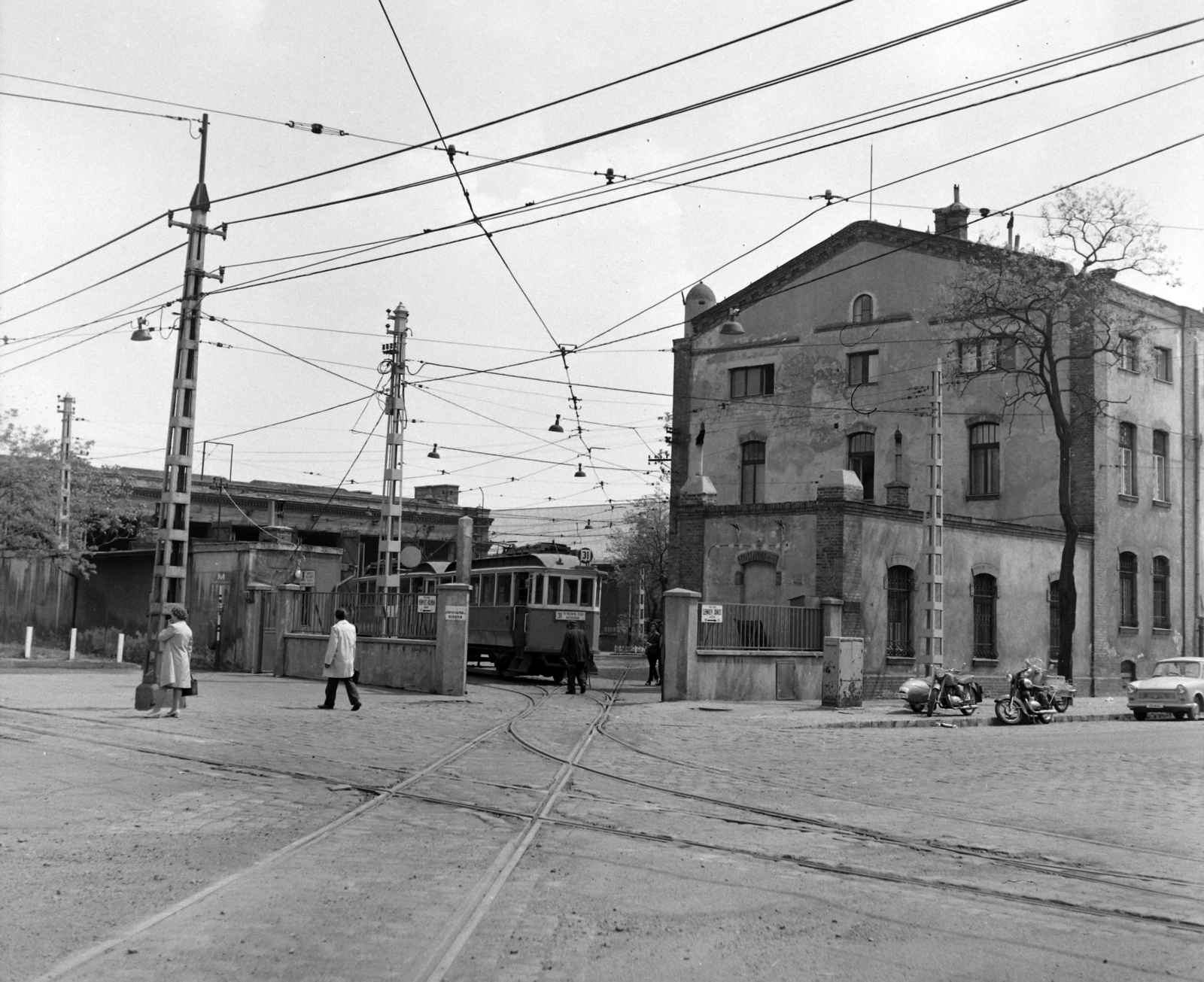Magyarország, Budapest IX., Könyves Kálmán körút, Ferencváros kocsiszín., 1975, UVATERV, villamos, utcanévtábla, viszonylattábla, Budapest, remíz, viszonylatszám, Fortepan #98879
