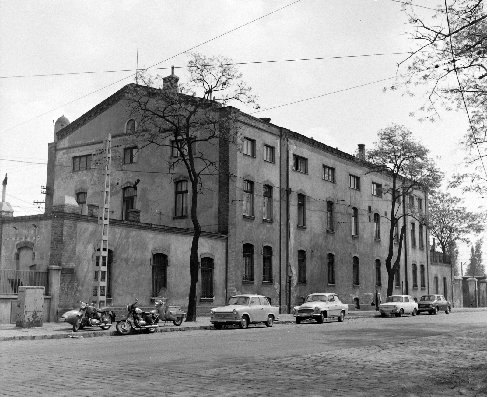 Magyarország, Budapest IX., Könyves Kálmán körút, Ferencváros kocsiszín., 1975, UVATERV, Fiat 850, Jawa Tatran 125, Budapest, remíz, Csepel Pannonia T5, Duna oldalkocsi, Skoda 100, Skoda Octavia, Trabant 601, Fortepan #98880