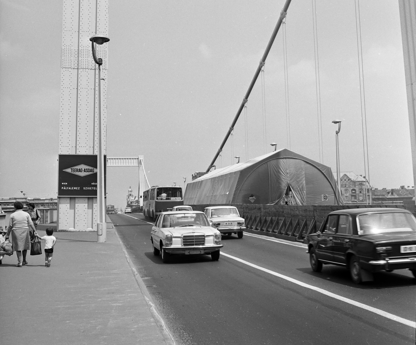 Magyarország, Budapest, Erzsébet híd., 1975, UVATERV, építkezés, hídépítés, Mercedes W115, VAZ 2101, Fortepan #98938