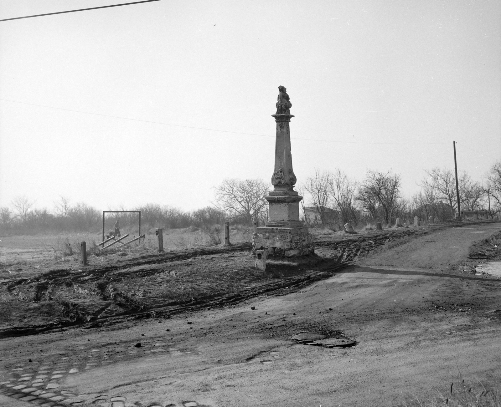 Magyarország, Budapest XI., Törökbálinti út - Gazdagréti út sarok, Szentháromság-szobor., 1976, UVATERV, Budapest, Fortepan #99083