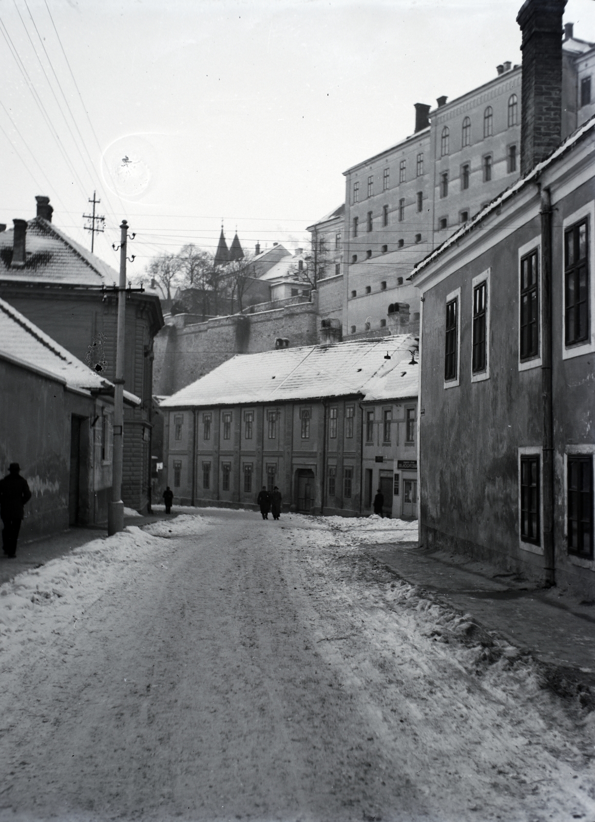 Hungary, Veszprém, a Vár a Jókai utcából fényképezve., 1940, Kurutz Márton, snow, castle, Fortepan #9917