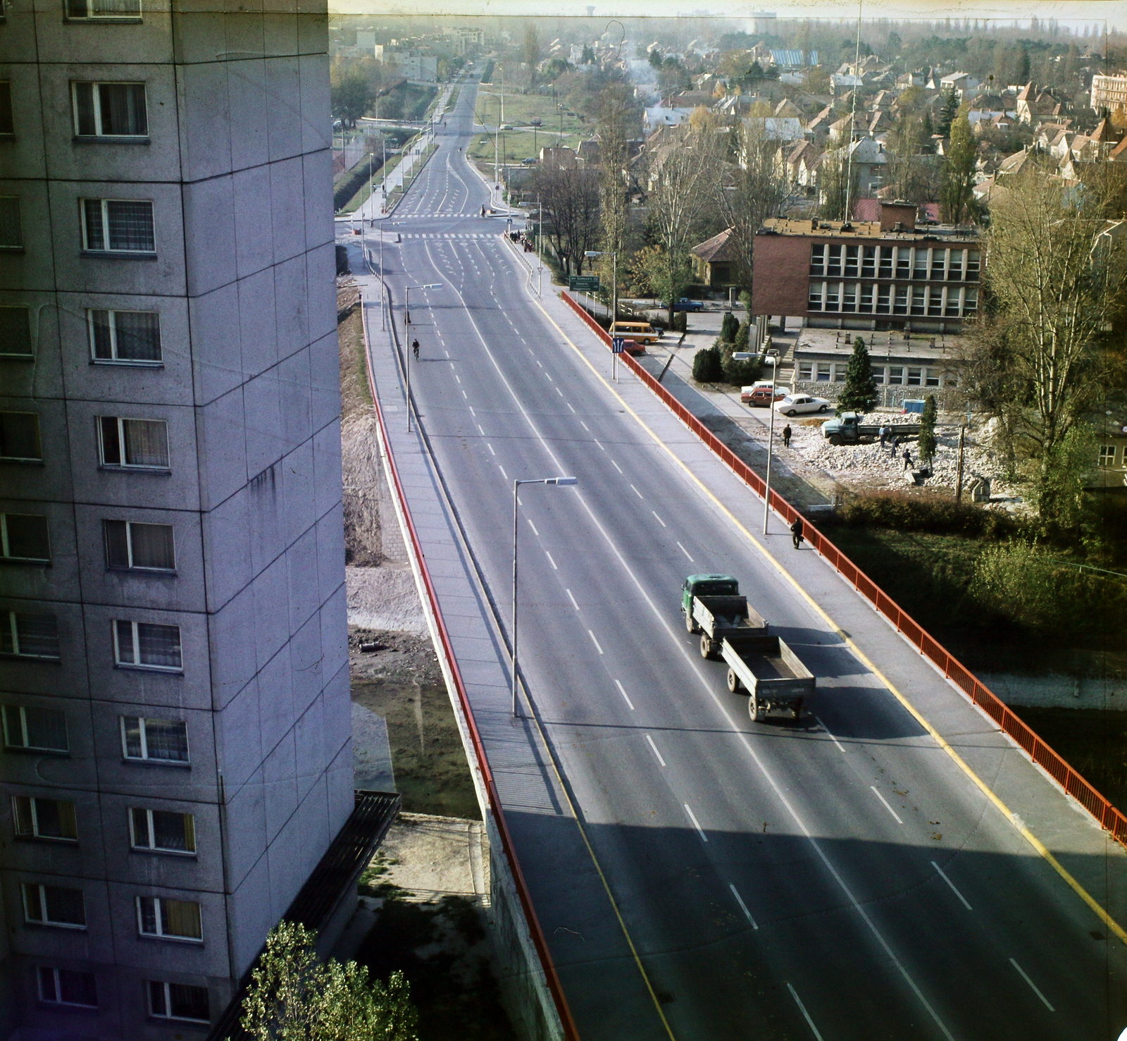 Hungary,Lake Balaton, Siófok, Tanácsház utca, Sió híd, az út folytatása a Semmelweis utca., 1981, UVATERV, colorful, crosswalk, Fortepan #99198