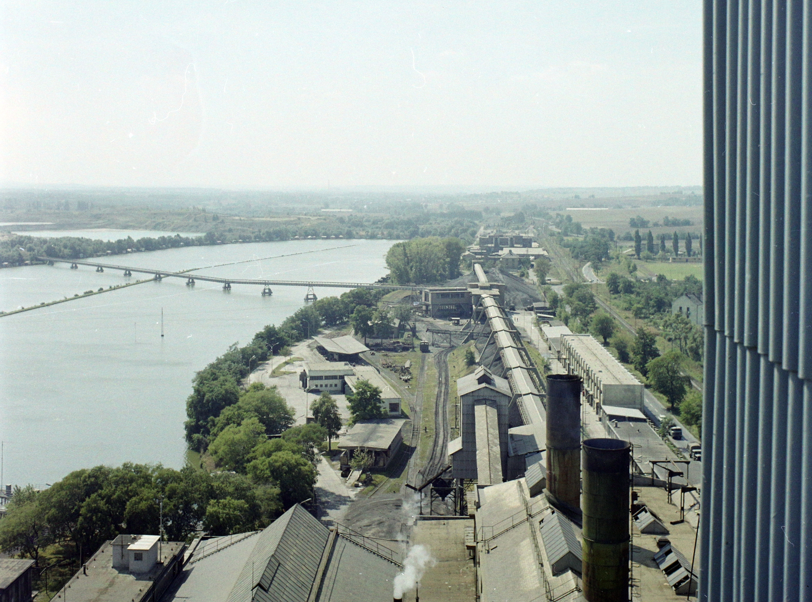 Hungary, Tata-Tóváros, Bánhidai Erőmű, kilátás az Antal-ér / Erőmű-tó felé., 1973, UVATERV, colorful, power station, Fortepan #99251