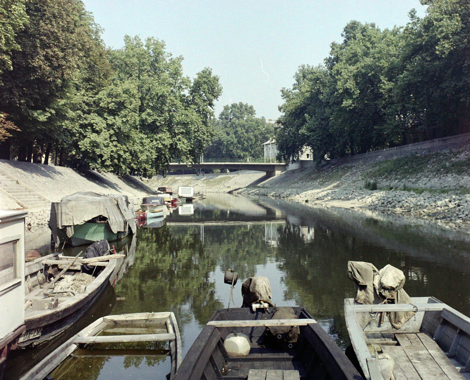 Hungary, Esztergom, Kis-Duna, szemben a Bottyán híd., 1973, UVATERV, colorful, boat, Fortepan #99255