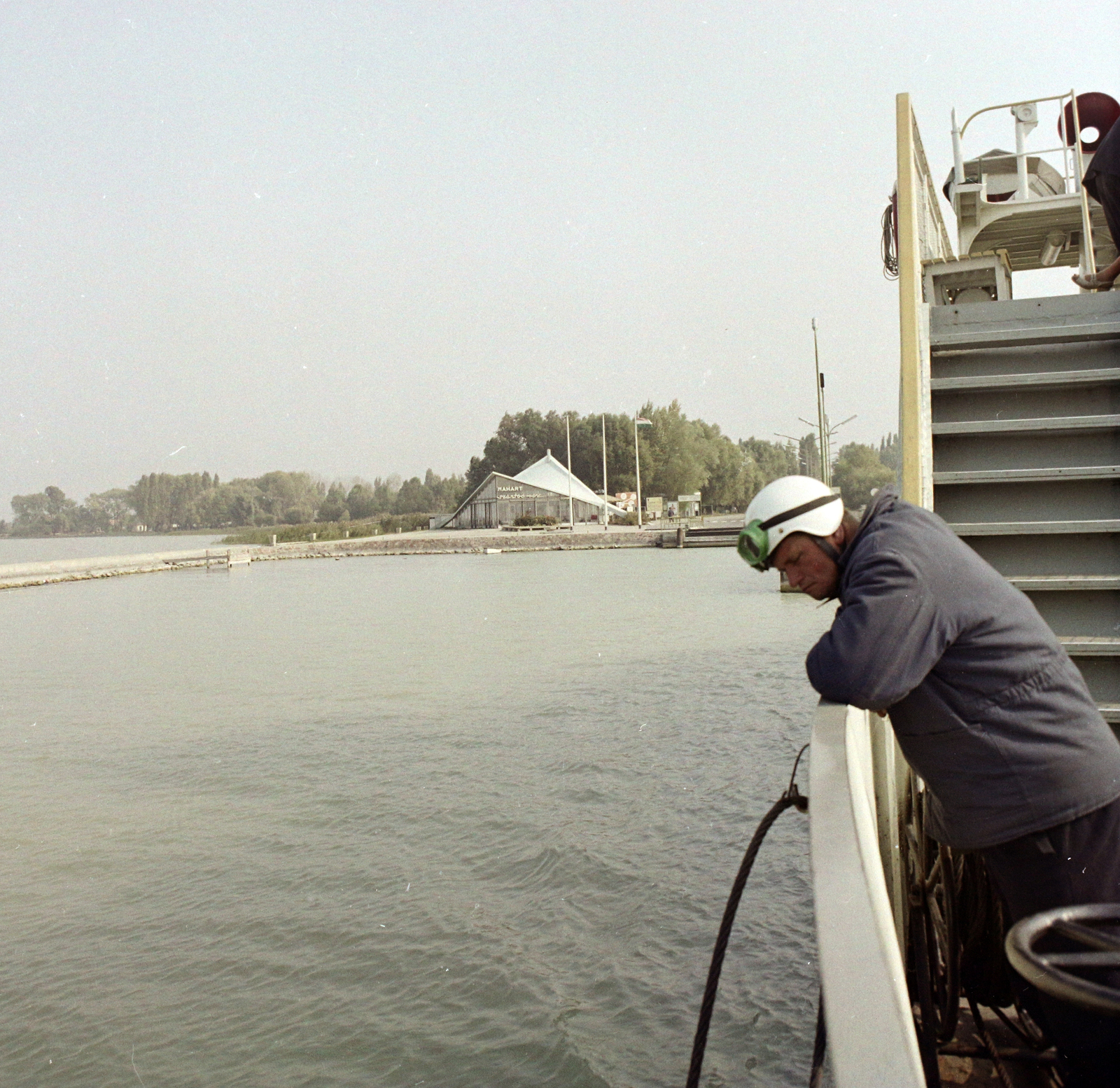 Hungary,Lake Balaton, Szántód, rév., 1973, UVATERV, colorful, ferry, crash helmet, Hyperbolic paraboloid shells , Fortepan #99296