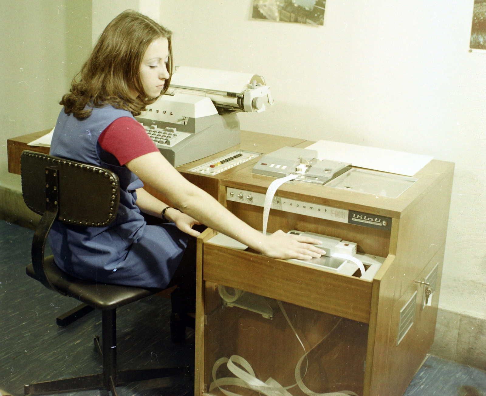 Hungary, Budapest V., VILATI Prepamat E 9031-es adat-előkészítő berendezés az UVATERV-nél., 1973, UVATERV, colorful, typewriter, Budapest, perforated tape, data recording, Consul-brand, Fortepan #99314