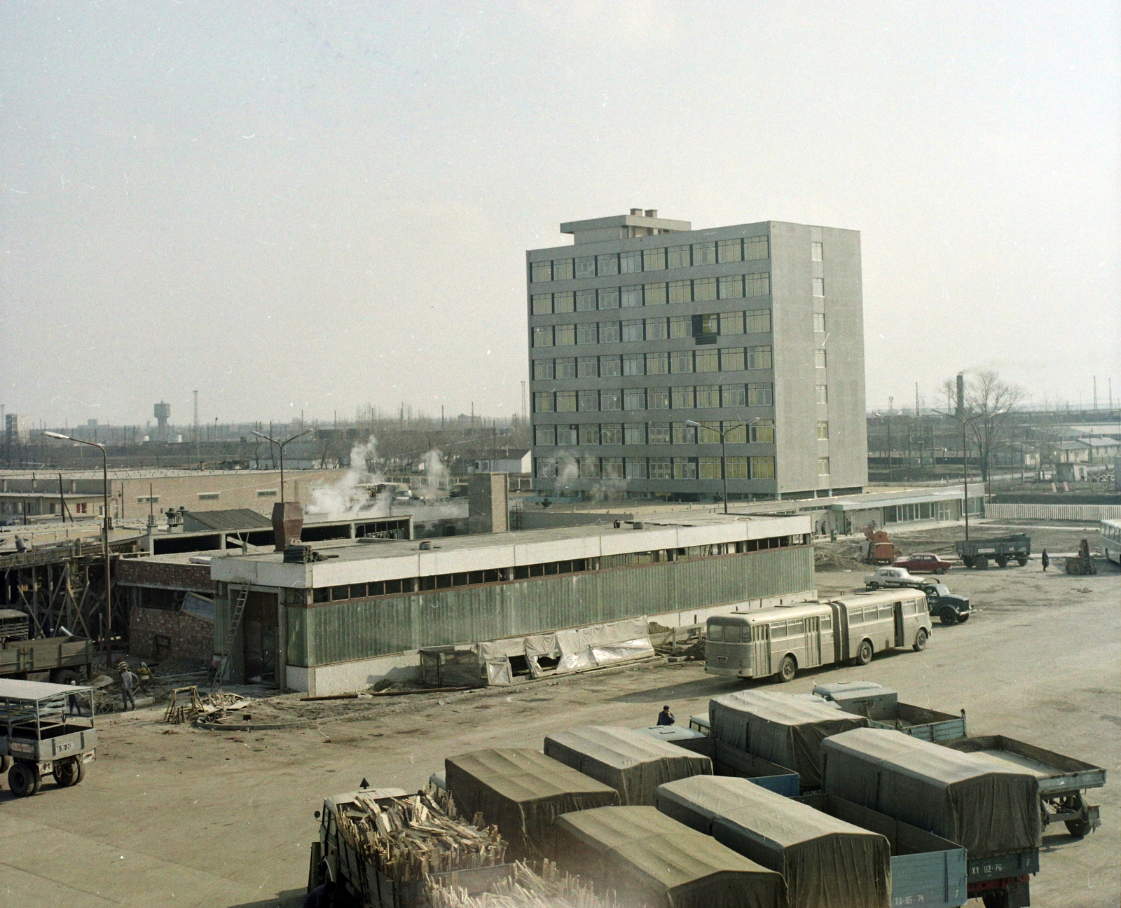Hungary, Szolnok, Nagysándor József út 24., Volán telep., 1973, UVATERV, colorful, commercial vehicle, trailer, Fortepan #99317