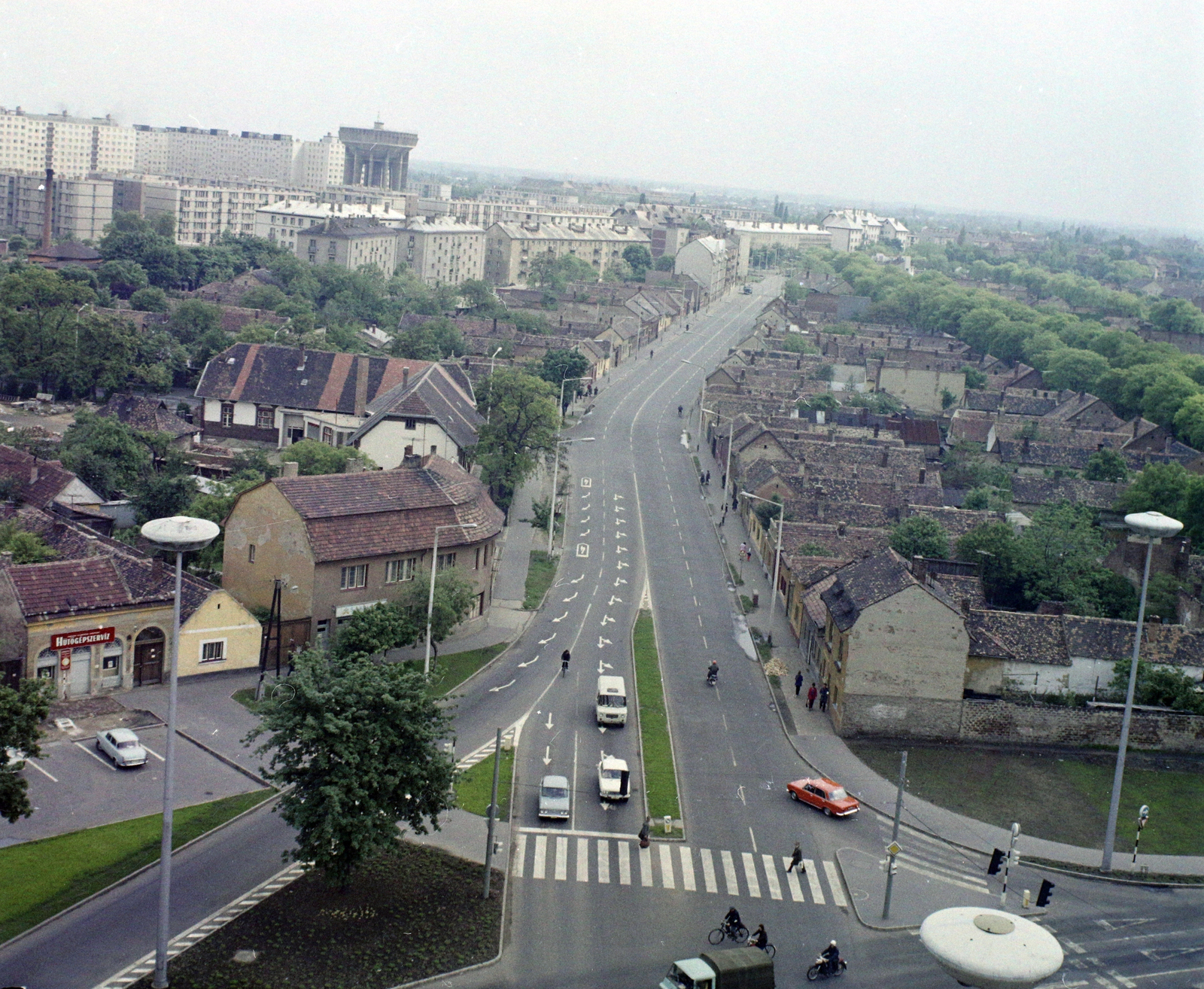 Hungary, Debrecen, Rakovszky Dániel utca (4-es főút) az Árpád téri református templom tornyából nézve., 1974, UVATERV, colorful, crosswalk, Fortepan #99337