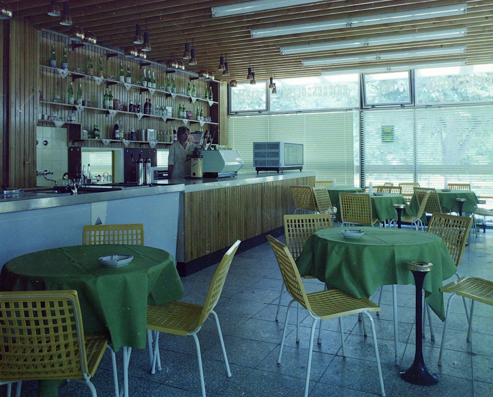 Magyarország, Érd, Érd alsó vasútállomás, bisztró., 1975, UVATERV, színes, büfé, Fortepan #99401