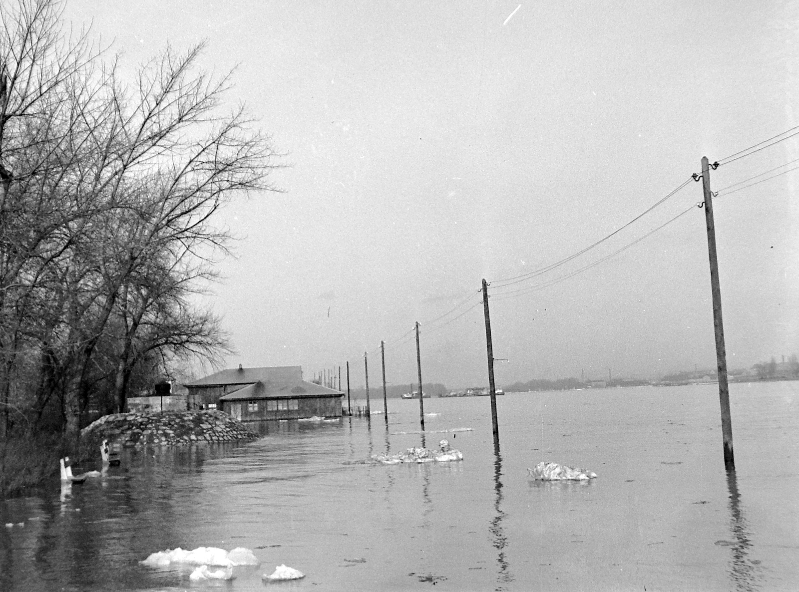 Magyarország, Budapest III., Újlaki rakpart a Nagyszombat utca környékén, észak felé nézve., 1941, Kurutz Márton, árvíz, Budapest, Fortepan #9941