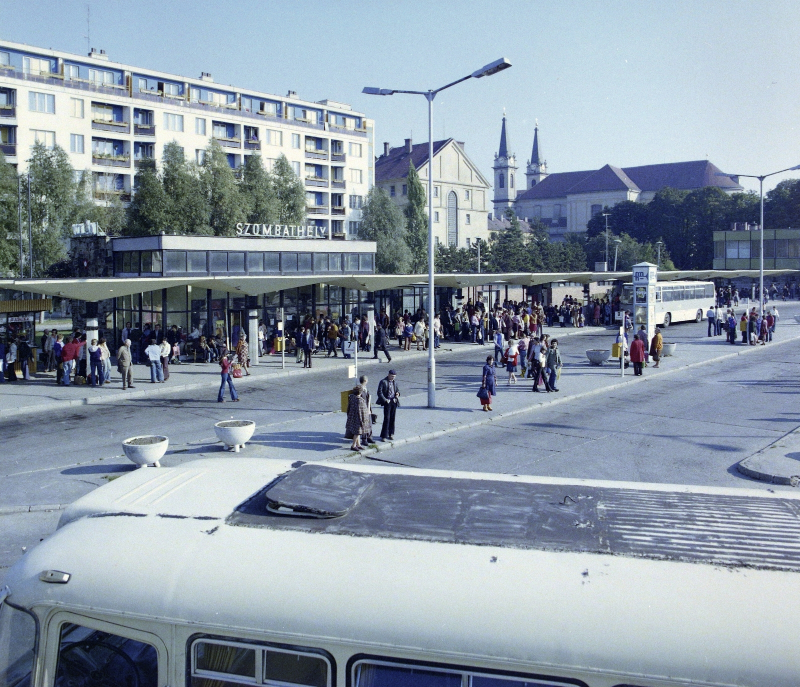 Hungary, Szombathely, Ady Endre tér, autóbusz-pályaudvar., 1978, UVATERV, colorful, bus terminal, Volán organisation, place-name signs, bus stop, bus, Ikarus-brand, Fortepan #99450