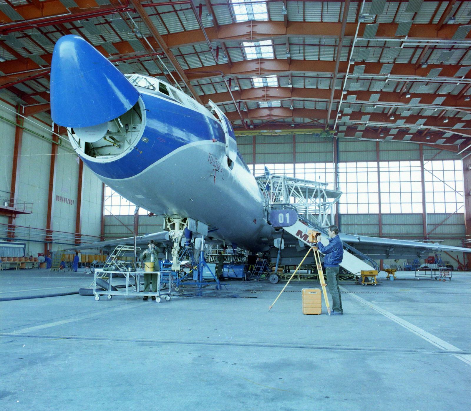 Hungary, Ferihegy (now - Ferenc Liszt) International Airport, Budapest XVIII., hangár., 1986, UVATERV, colorful, Soviet brand, airplane, hangar, airport, Hungarian Airlines, Tupolev-brand, Budapest, aircraft steps, Fortepan #99498