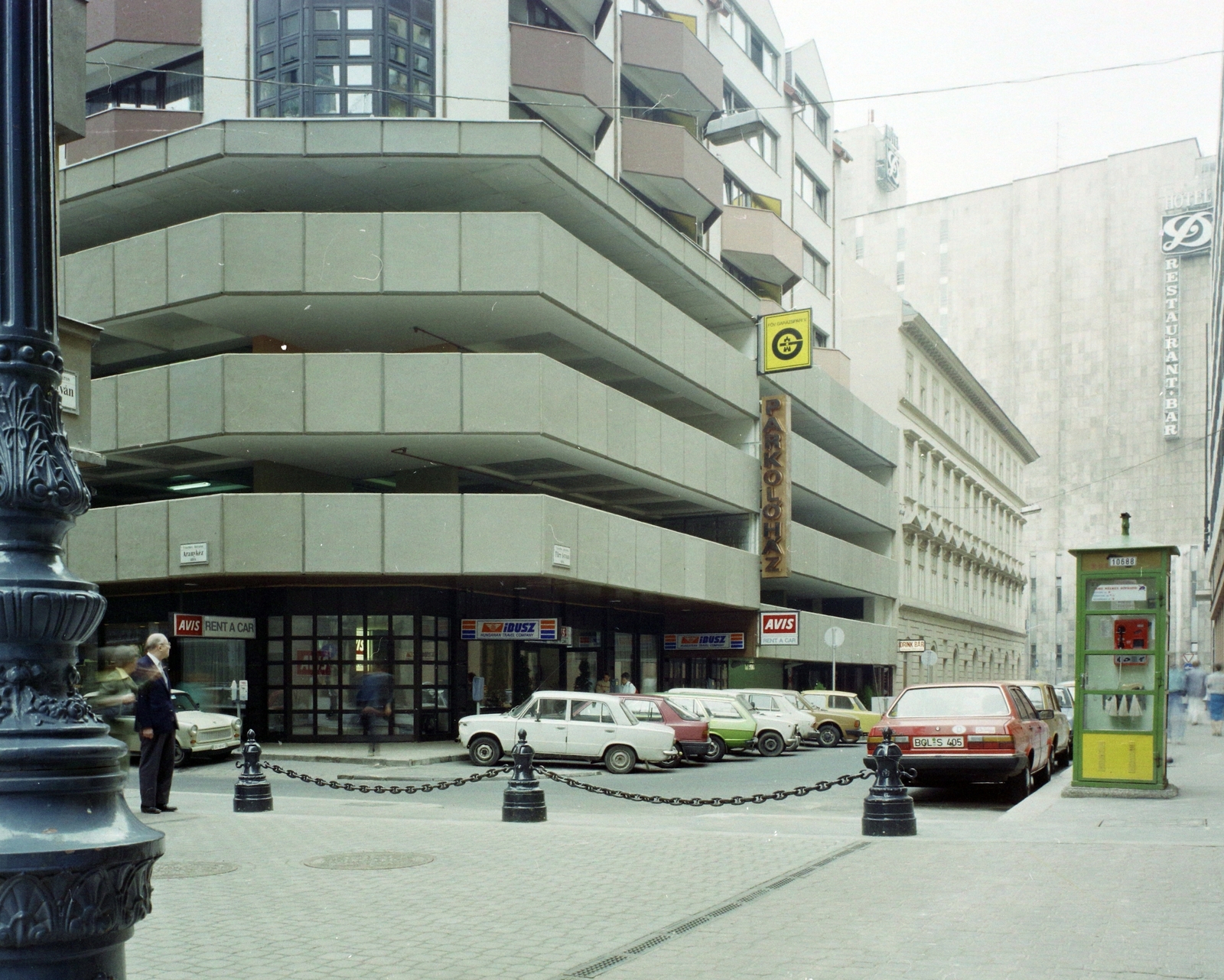 Hungary, Budapest V., Türr István utca az Apáczai Csere János utca felé nézve, balra az Aranykéz utca torkolata., 1988, UVATERV, colorful, Budapest, Fortepan #99518