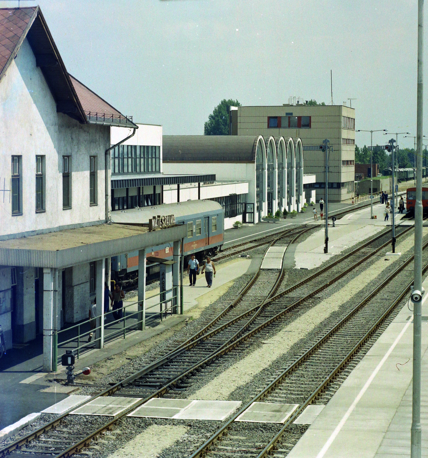 Hungary, Mátészalka, vasútállomás., 1990, UVATERV, colorful, train station, place-name signs, Fortepan #99520