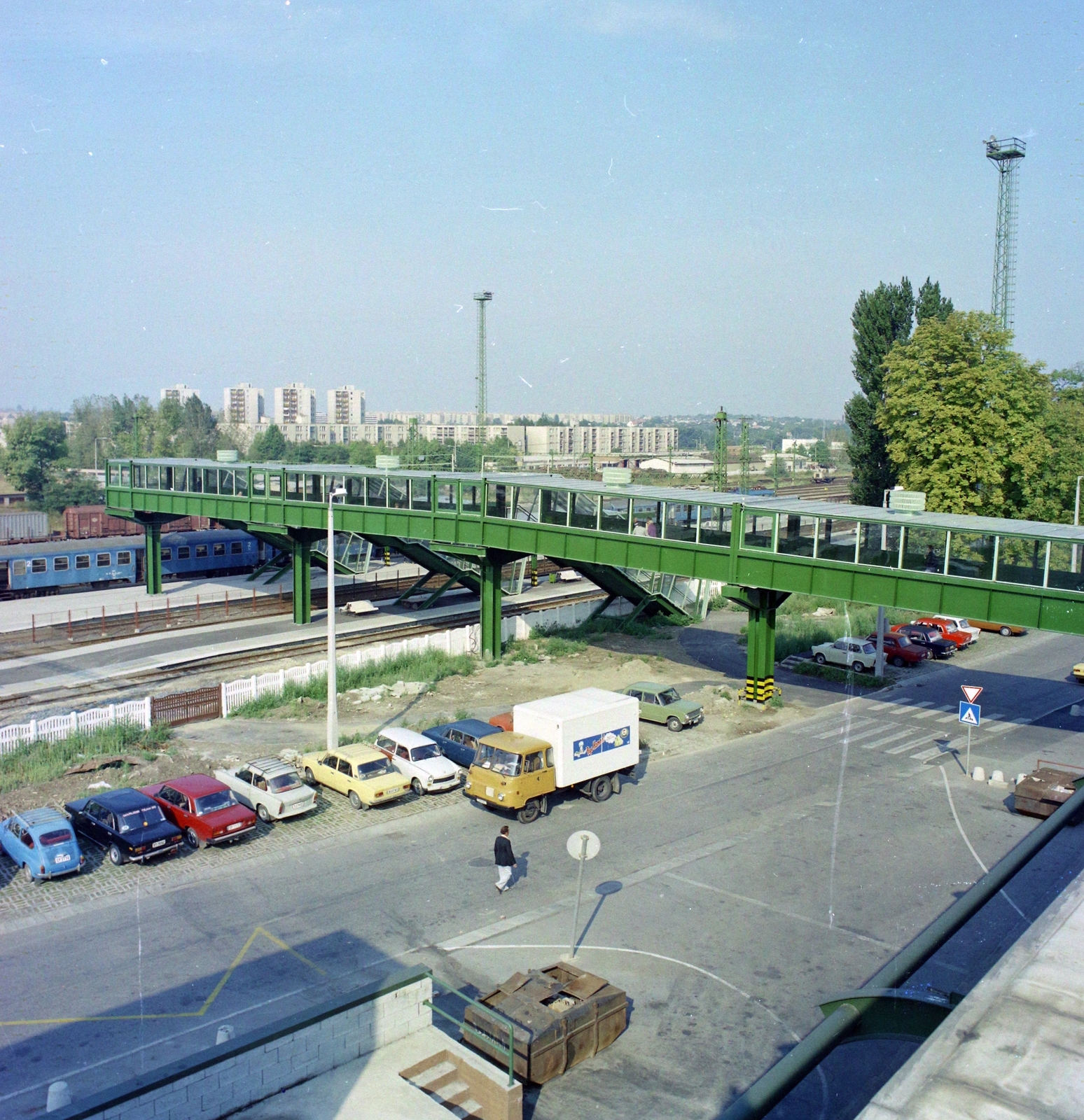 Hungary, Tata-Tóváros, vasútállomás., 1990, UVATERV, railway, colorful, Robur-brand, Fortepan #99526